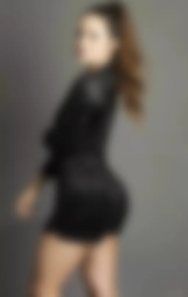 Lucia, 24