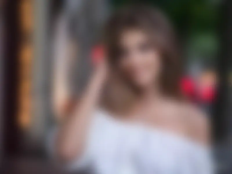 Valeria, 19